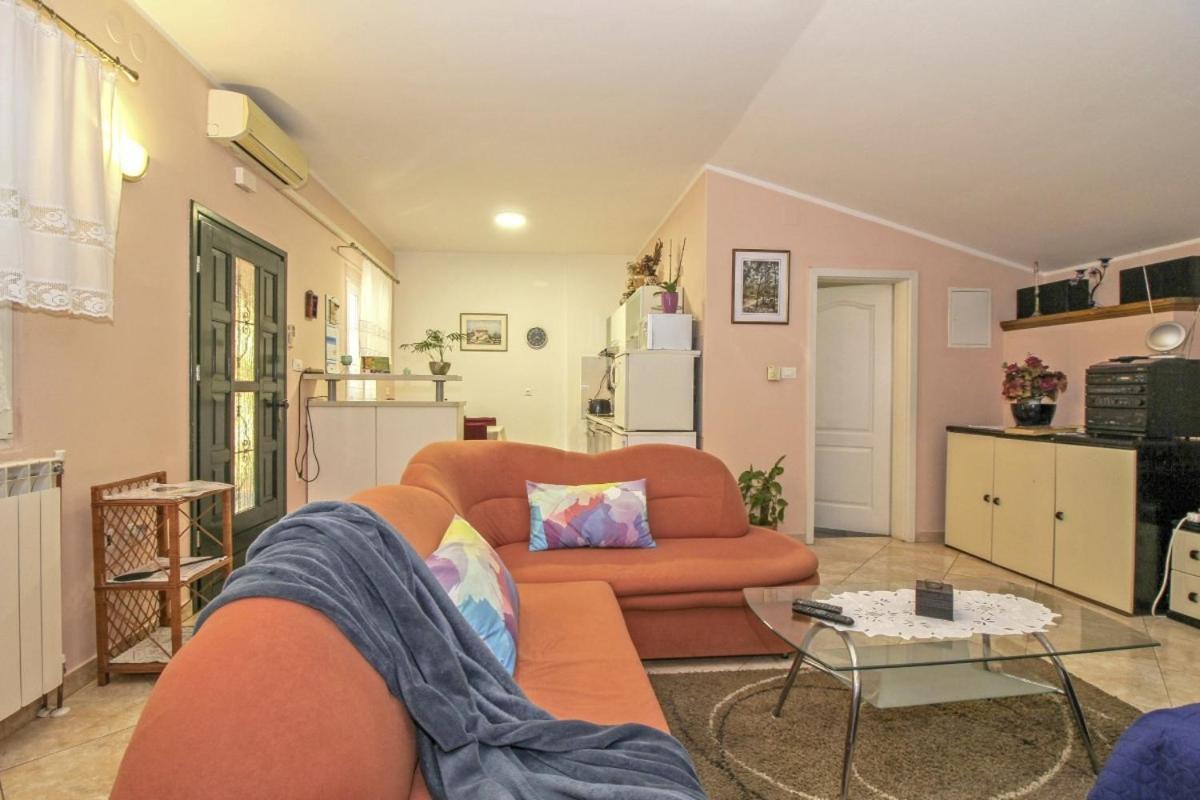 Dalibor In Jakacici - Haus Fuer 2-4 Personen Gračišće Buitenkant foto