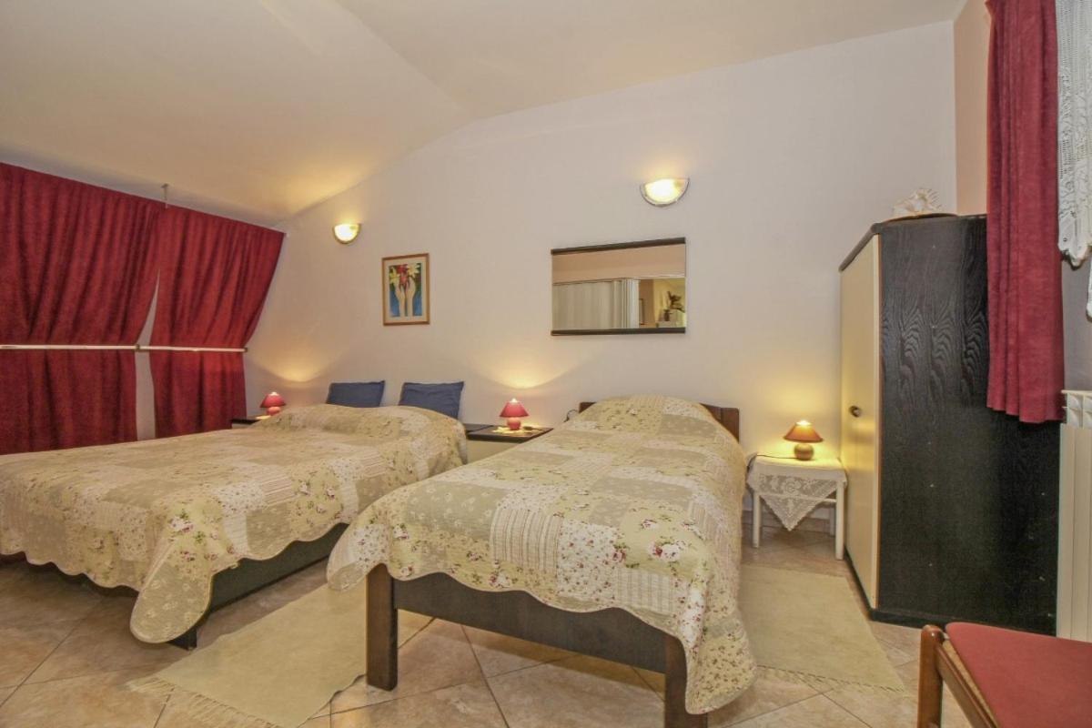 Dalibor In Jakacici - Haus Fuer 2-4 Personen Gračišće Buitenkant foto